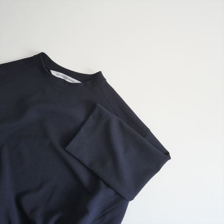 2025SS今季・人気完売品 / martinique別注カラー / COGTHEBIGSMOKE / HILLARY TOP NAVY / A0352UTS491 / 2507-2165