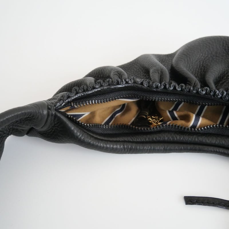 2023 / ebagos / HIRAMEITA ベジシュリンク・ギャザー・ボディーバッグ  