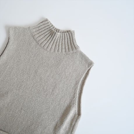 2023SS・人気完売品 / 未使用 / DEUXIEME CLASSE / Lily Linen タートルネック ノースリーブ / 23080500426010 / 2411-0562