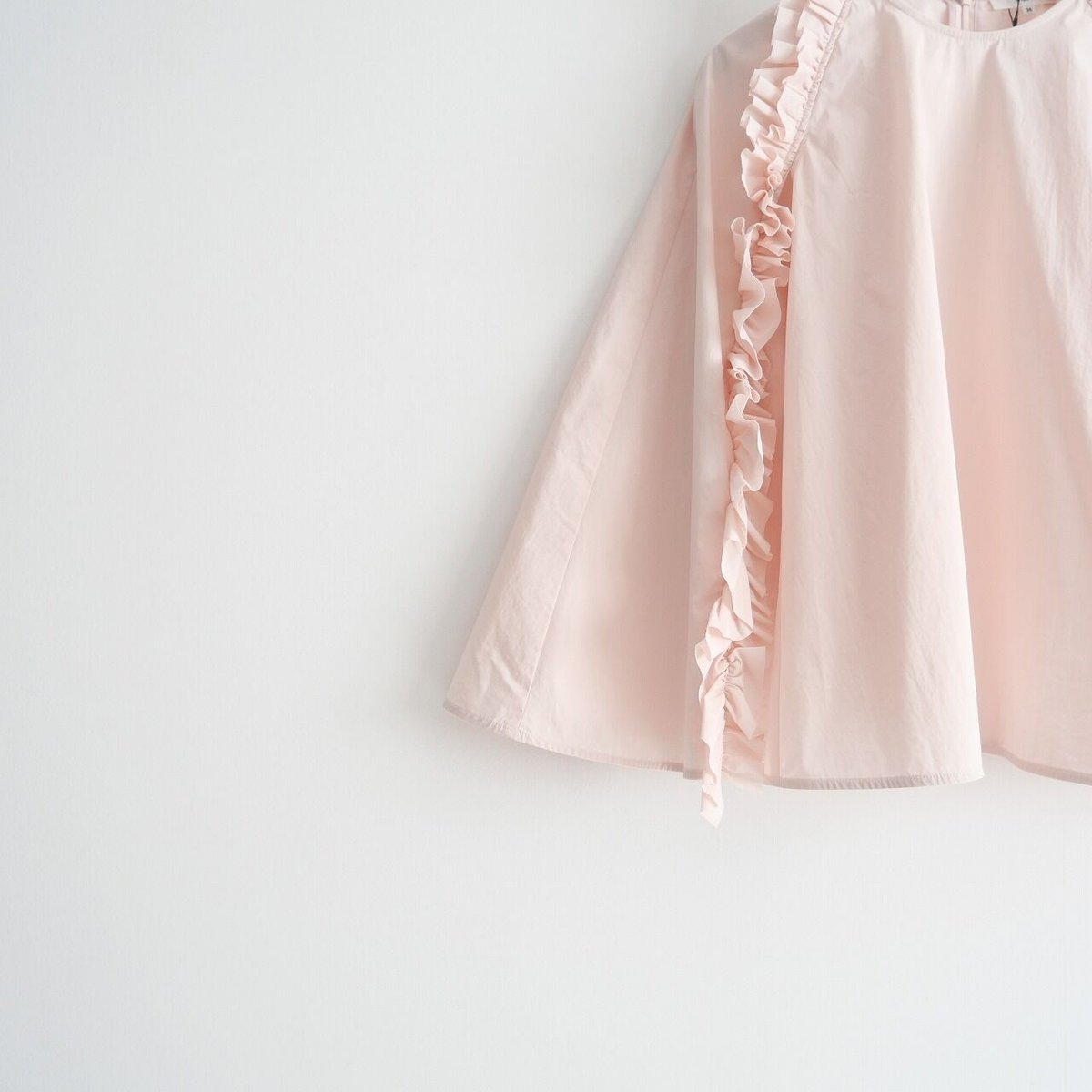 yori ヨリ ケープフリルブラウス 新品未使用 yori タグ付 ケープフリルブラウス 36 ピンク - メルカリ