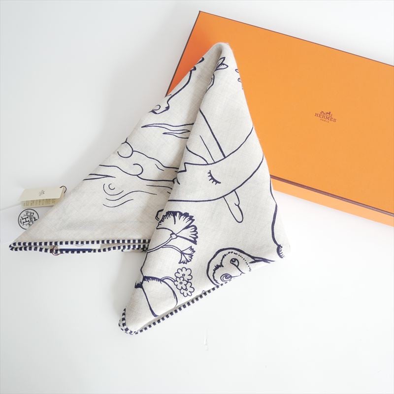 HERMESエルメス トライアングルジェアン 千と一のウサギ トライアングル ジェアン《千と一のウサギ》 - ブラック | Hermès