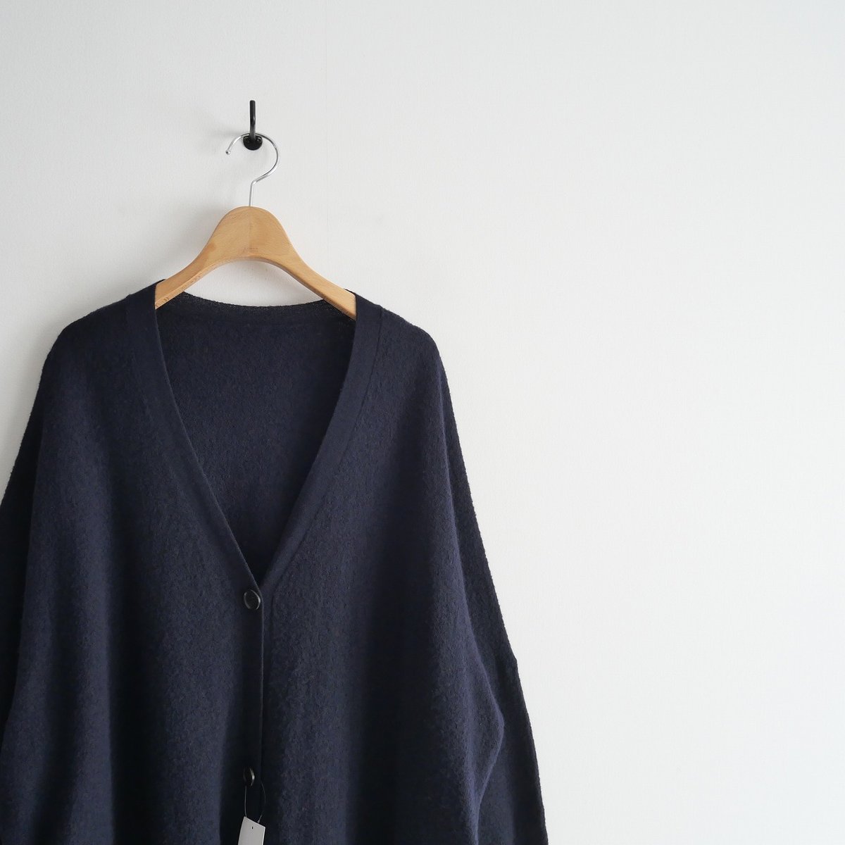 2022AW / journal standard luxe / メリノボイル Vネックカーデ