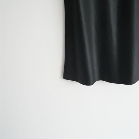 2023・人気完売品 / DEUXIEME CLASSE / Minimal Satin Midi スカート / 23060500816010 / 2411-2095