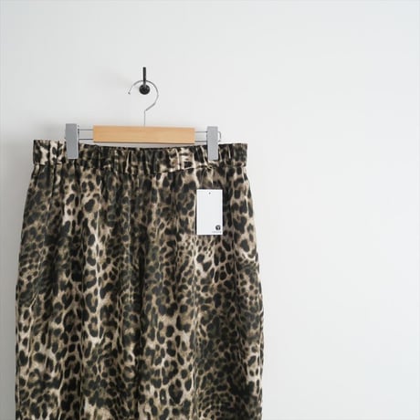 2023AW / journal standard luxe / マットサテンレオパイージーパンツ / 23030440006030 / 2407-0384
