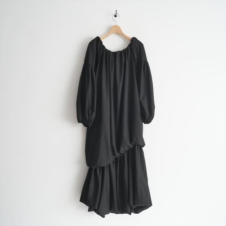 2023AW / ETRE TOKYO / オフショルダーバルーンワンピース / 12236301160 / 2411-0672