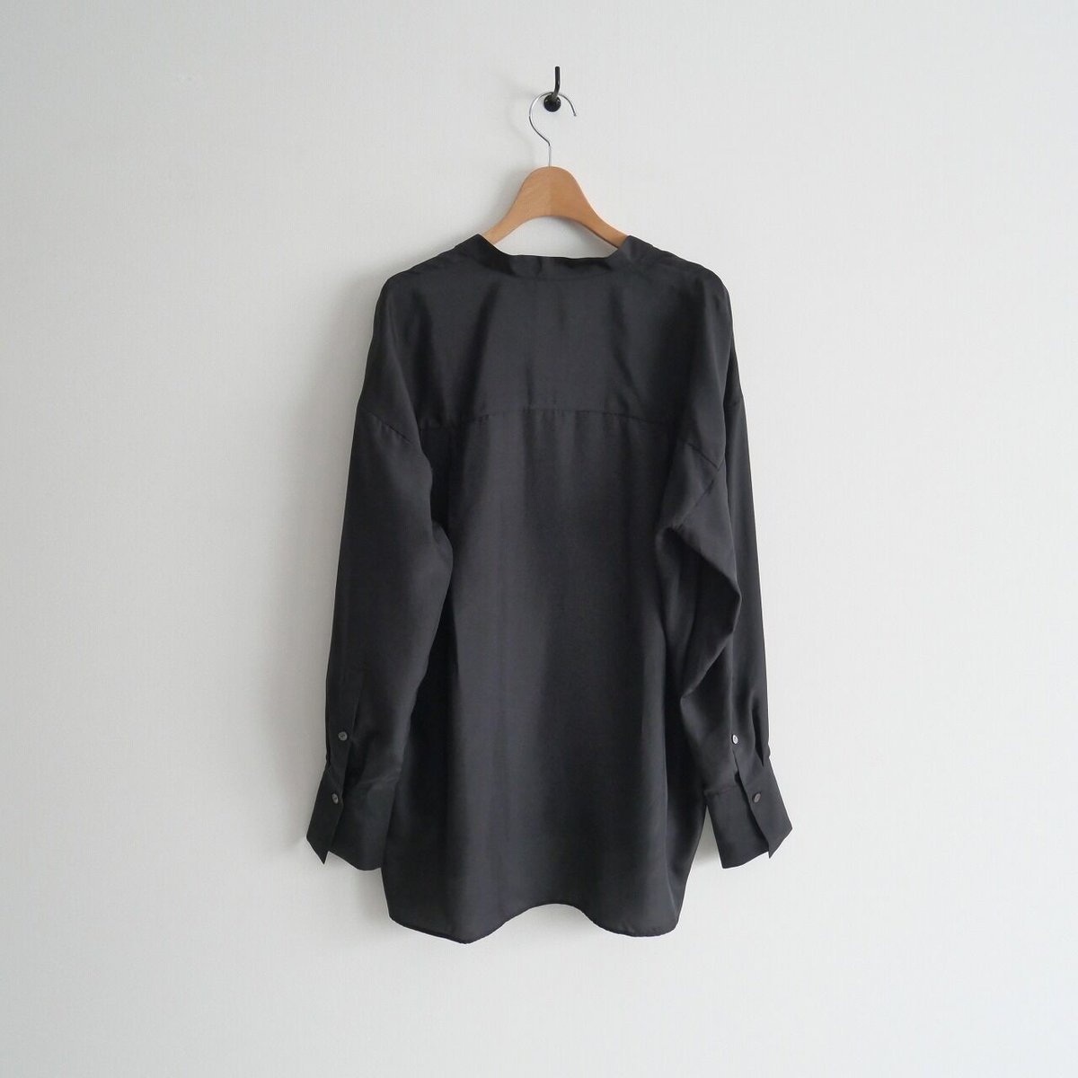 井川遥 loin.シルクシャツ