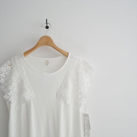 継続販売品 / 未使用 / REI THE LACES CHAMBER / Cベルギーリネン lacyTシャツ / 9067 / 2506-0935