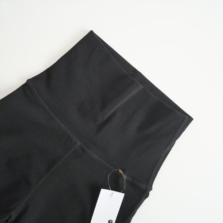 2023 / モデル野沢和香さんのブランド / WE'RTHY / 美脚RIB FLARE LEGGINGS SUPER HIGH RISE / 2404-0533