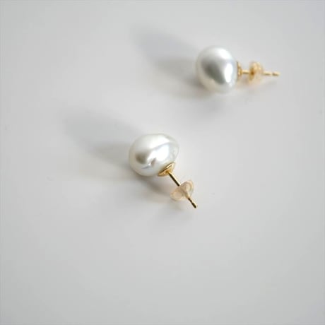 Bon Magique / 南洋白蝶バロックパールピアス9mm / 124058 / 2412-0609