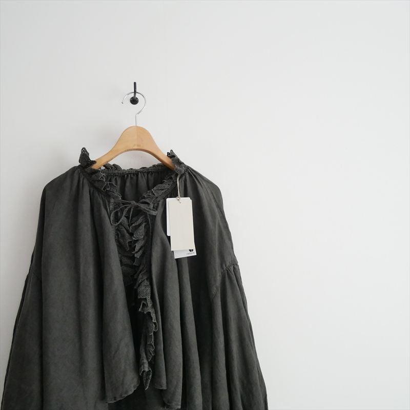 2025SS nest Robe リネン備長炭染めスカラフリルブラウス 01251-10502