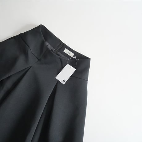 2023AW・人気完売品 / 未使用 / IENA / トリプルツイルタックスカート / 23060900600040 / 2510-0308