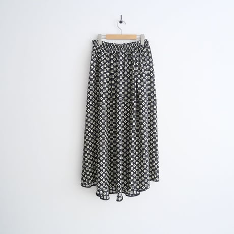 2021 / BLAMNK / シルククローバープリントスカート / 7924-230-0287 / 2307-0816