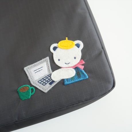2024・人気完売品 / 未使用 / LeSportsac×familiar / TH LAPTOP CASE 15ファミリアサンダーアートLP / 1562 / 2504-0698