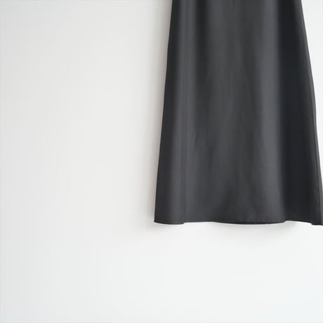 継続販売品 / unefig. / Long v dress シルク / 2506-0024
