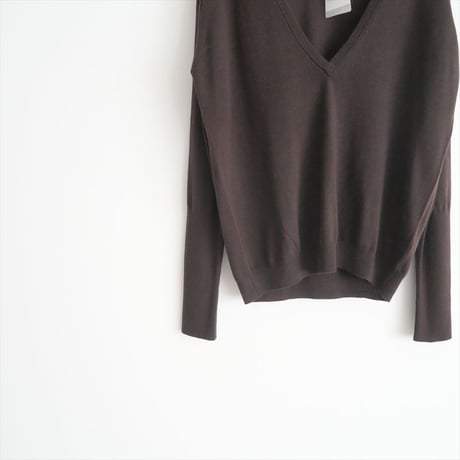2024AW・人気完売色 / 未使用 / SLOBE IENA / ウォッシャブルプレーンVネックニット / 24080912277030 / 2412-1003