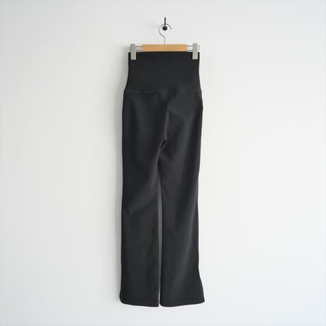 2023 / モデル野沢和香さんのブランド / WE'RTHY / 美脚RIB FLARE LEGGINGS SUPER HIGH RISE / 2404-0533