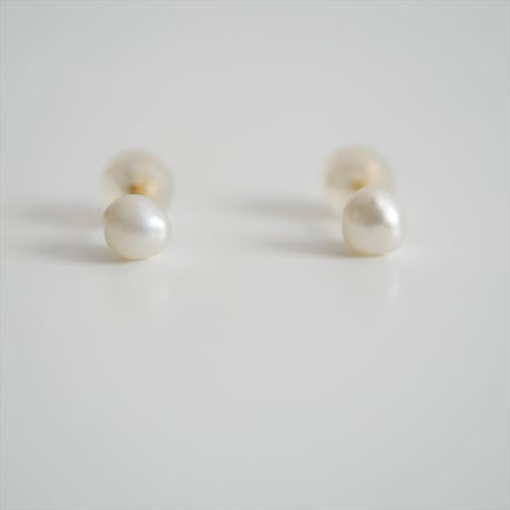 JINBO PEARLS / 神保真珠商店 / びわ湖有核真珠ピアス / 2507-0970