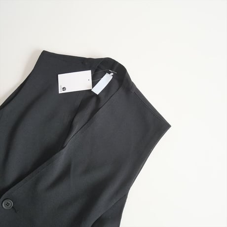 2025SS今季新作・人気完売品 / CFCL / MILAN COLLARLESS LONG VEST / CF009KL003 / 2502-0738