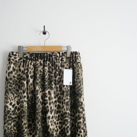 2022 / journal standard luxe / マットサテンレオパ スカート / 22060440002030 / 2402-1060