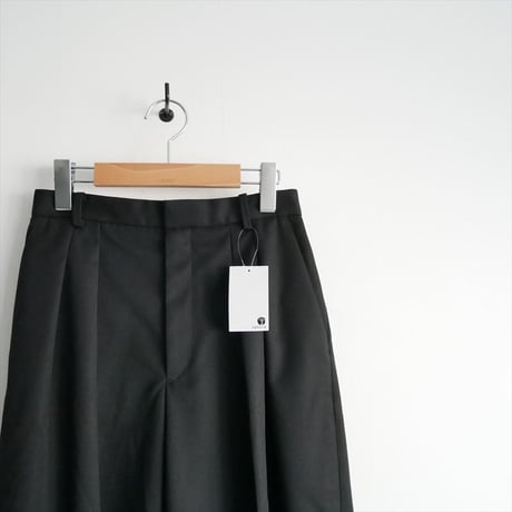 2023 / ATON / COMPACT WOOL TWO TUCK WIDE PANTS / PRAGSM0104 / 2503-0167