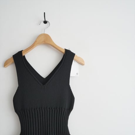 2025SS今季新作 / CFCL / FLUTED V-NECK SLEEVELESS MERMAID DRESS / CF009KH071 / 2502-0737