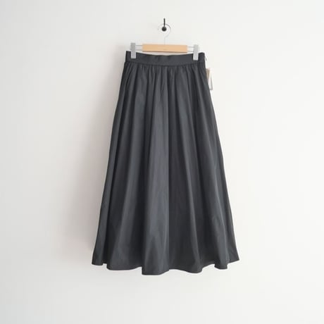 2024AW・人気完売品 / 未使用 / IENA / メモリータフタフレアスカート / 24060900516040 / 2505-0862
