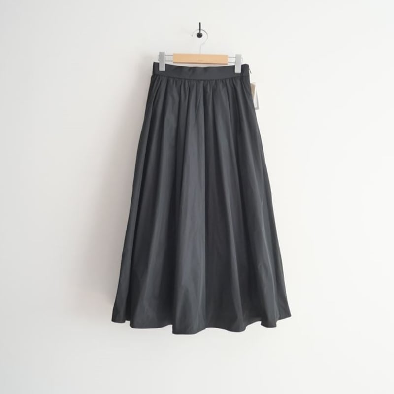 ADORE メモリータフタスカート 定価66000円　新品未使用タグ付き ADORE メモリータフタスカート 定価66000円 新品未使用タグ付き