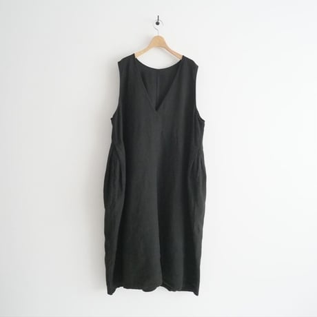 2022 / nest Robe / ブラックリネンバックVネックノースリーブワンピース / 01222-1194 / 2409-2108