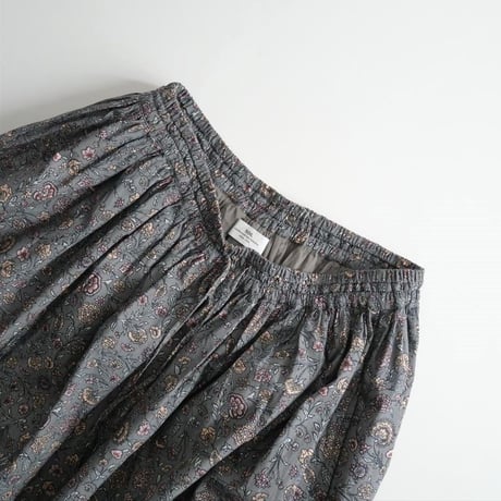 2022 / SOIL / 40'S POPLIN FLOWER PRINT GATHERED SKIRT / 2405-0927
