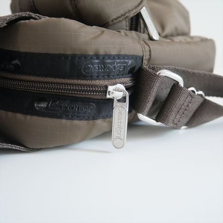 〇2025・人気完売品 / 美容家・神崎恵さんコラボ / LeSportsac / PUFFY MINI BAG / 1168 PUFFY MINI BAG / 2508-0913