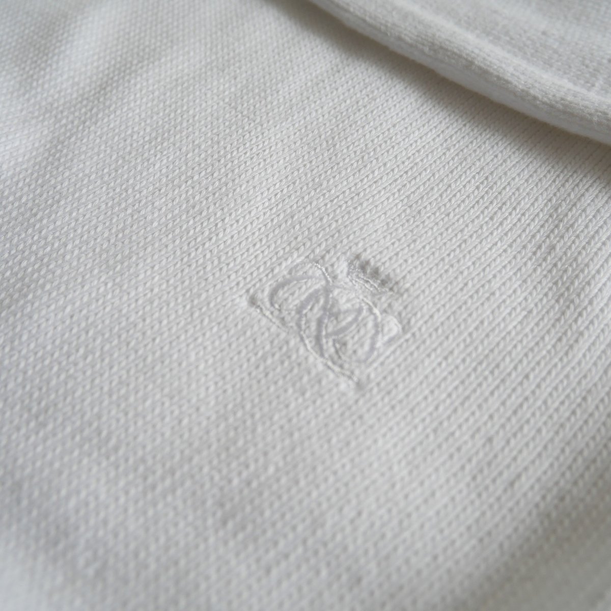 2021 / Drawer / ロゴ刺繍7G天竺編みコットン クルーネックニット