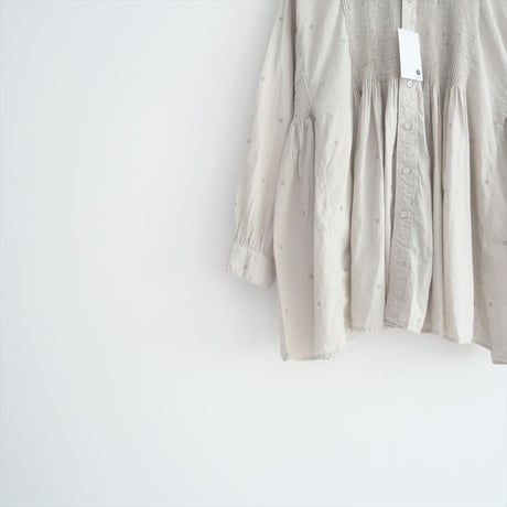 2024AW / maison de soil / COTTON DOT FLOWER PRINT PINTUCK ブラウス / INMDS24711D / 2506-0434