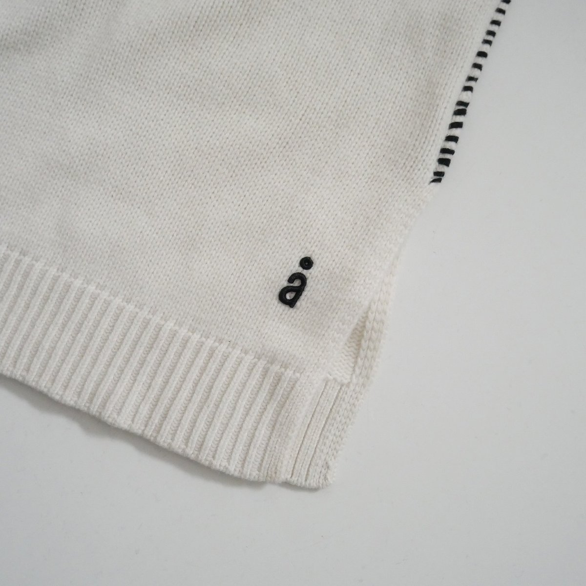 ★未使用★ナゴンスタンス　フレアVネックトップス ☆未使用☆ナゴンスタンス フレアVネックトップス