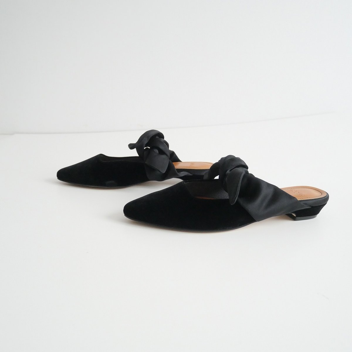 【新品・未使用】OHGA ベロア リボンミュール Mサイズ OHGA / ベロアリボンミュール / OHGA9 / 2402-2092 | retore