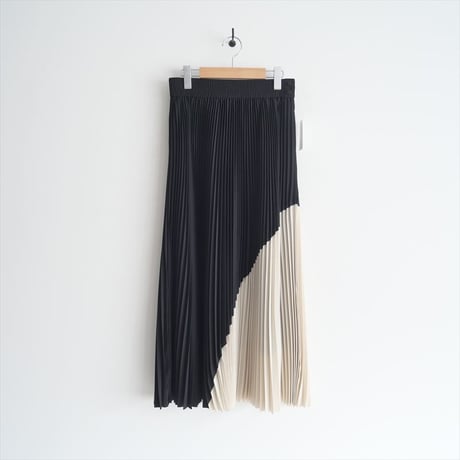 2024AW・人気完売品 / HYKE / TAFFETA PLEATED PANELED SKIRT / 14151 / 2501-0613