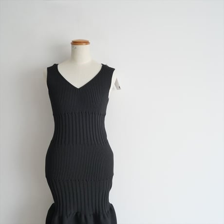 2025SS今季新作 / CFCL / FLUTED V-NECK SLEEVELESS MERMAID DRESS / CF009KH071 / 2502-0737