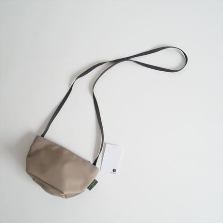 継続販売品 / Herve Chapelier / 1927N (ナイロン舟型ショルダーバッグXS) マスティック / 1927N / 2502-0161