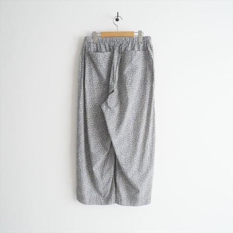 2023 / TOUJOURS / CLASSIC FLORAL PRINT COTTON CLOTH Relax Pants / 2406-0019