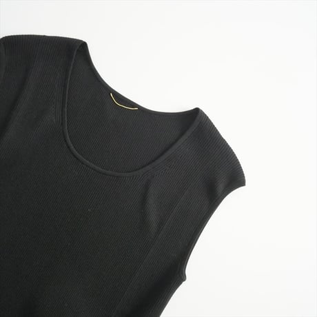 2022 / DEUXIEME CLASSE / neo beauty sleeveless / 22080500704010 / 2309-0214