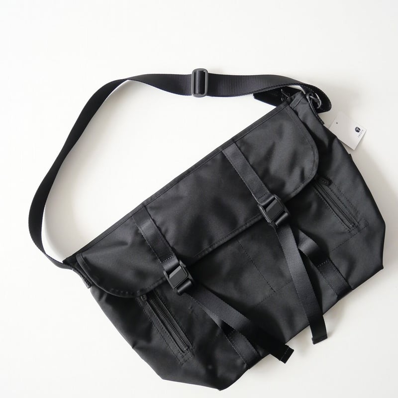 shinzone AMIACALVA MESSENGER BAG