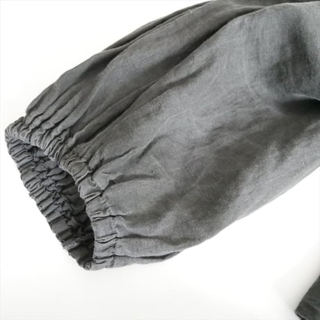 2025SS nest Robe リネン備長炭染めスカラフリルブラウス 01251-10502606-0084