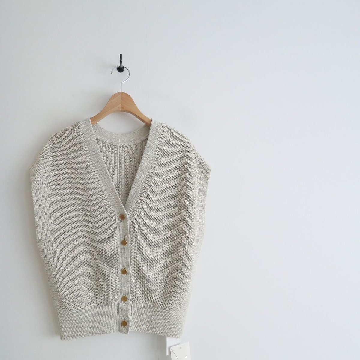 noble/ペーパーヤーンベスト/ホワイト/タグ付き新品未使用/ニット 2023SS / 未使用 / NOBLE / 《追加》Newペーパーヤーンベスト