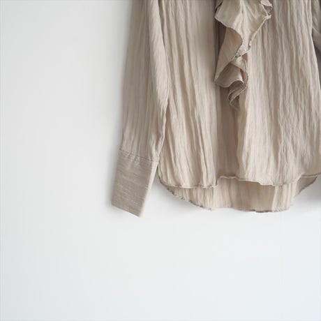 2024 / SALON adam et rope / ビンテージライクラッフルカラーブラウス / SHH34310 / 2412-2032