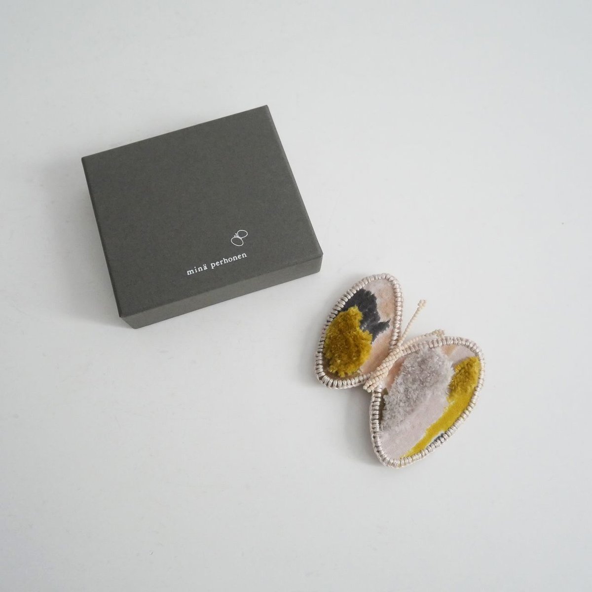 mina perhonen「teather dance」羽のダンス コサージュ - アクセサリー mina perhonen「teather dance」羽のダンス コサージュ - アクセサリー