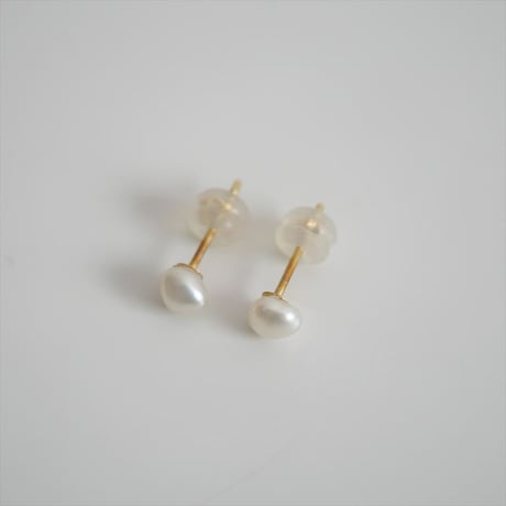 JINBO PEARLS / 神保真珠商店 / びわ湖有核真珠ピアス / 2507-0970