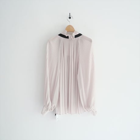 継続販売品 / 未使用 / L’UNE / プリーツフリルブラウス / LU19X-109 / 2406-2038