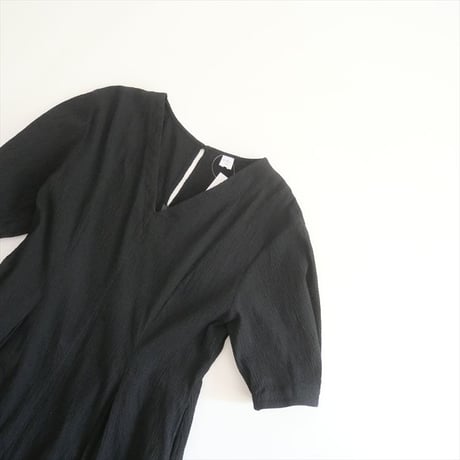 2025・人気完売品 / IENA / B. サッカーVネックワンピース / 25040900506030 / 2510-0001