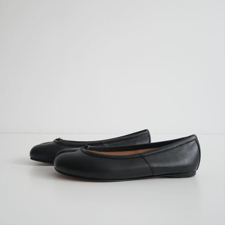 継続販売品 / Maison Margiela / 「タビ」バレリーナ / S58WZ0042P3753T8013 / 2404-0358