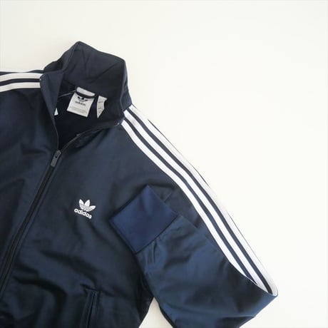 継続販売品 / adidas / トラックトップ（ジャージ） / IR9893 / 2408-1023