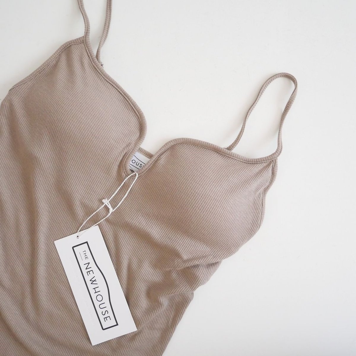 【完売品】THE NEWHOUSE PEONY CAMISOLE ベージュ S 完売品】THE NEWHOUSE PEONY CAMISOLE ベージュ S - メルカリ